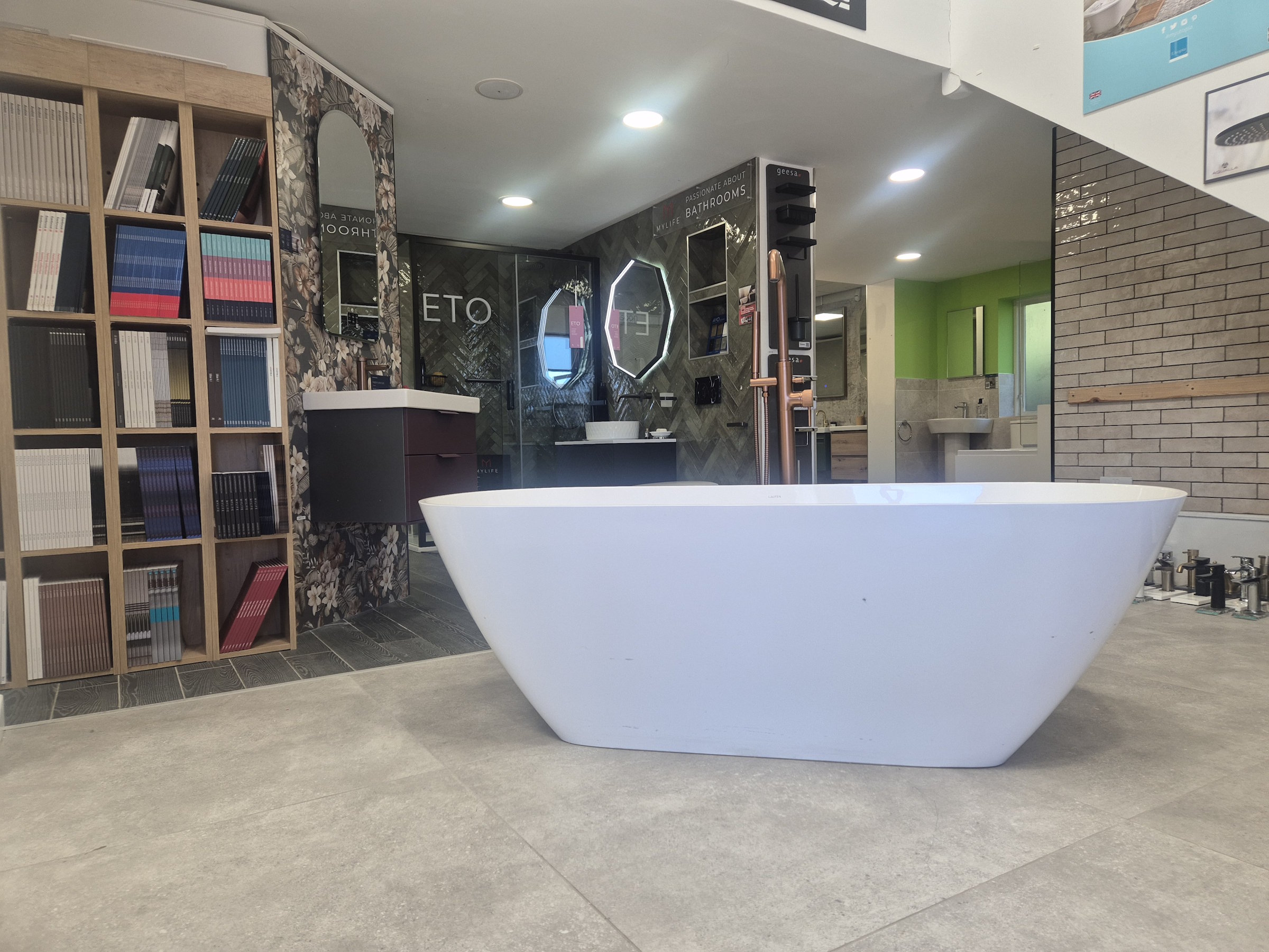 Showroom Desktop - 1